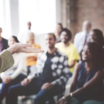 Οι παγίδες της βιωματικής εκπαίδευσης... και πώς μια εκπαιδευόμενη μου δίδαξε την εμπιστοσύνη
