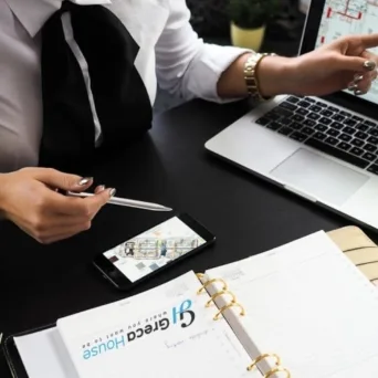 Η μεσιτεία και η νομοτέλεια: Έτυχε ή μήπως πέτυχε;