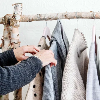 Fast fashion Vs slow planet: Πόσο κοστίζει πραγματικά ένα μπλουζάκι μας;