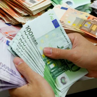 Εφορία: 191 εκατ. ευρώ σε εκκρεμείς επιστροφές φόρων – Γιατί δεν έχουν φτάσει στους δικαιούχους