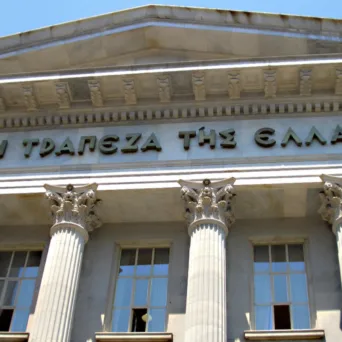 Δικαστική απόφαση βάζει τέλος στη χρέωση των 0,80 ευρώ από την Εθνική Τράπεζα μετά από παρέμβαση της ΕΚΠΟΙΖΩ
