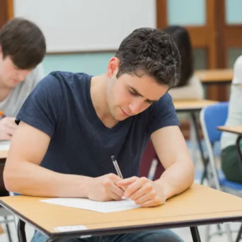 Ποιος ο ουσιαστικός ρόλος της Τεχνητής Νοημοσύνης στη σχολική τάξη; Μια νέα μελέτη παρουσιάζει η Google