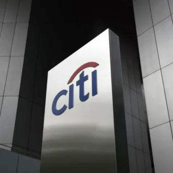 Citi: Εντείνεται ο ανταγωνισμός για άντληση κεφαλαίων, καθώς κράτη και ιδιωτικός τομέας αναζητούν χρηματοδότηση σε ένα περιβάλλον υψηλότερων επιτοκίων