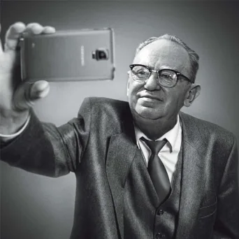 Ο διαφημιστής που έκανε το κοινό να μοιάζει μαριονέτα στα χέρια του