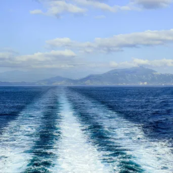 Εκπτώσεις σε ακτοπλοϊκά και αεροπορικά για τις μετακινήσεις αναπληρωτών εκπαιδευτικών τα Χριστούγεννα