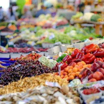 NielsenIQ: Αύξηση 7,1% κατέγραψε ο συνολικός τζίρος του λιανεμπορίου τροφίμων το 2025