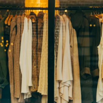 ΣΕΠΕΕ: Στάσιμες οι λιανικές πωλήσεις ενδυμάτων το 2025 - Οριακή άνοδος 0,6%, τζίρος 3,78 δισ. ευρώ