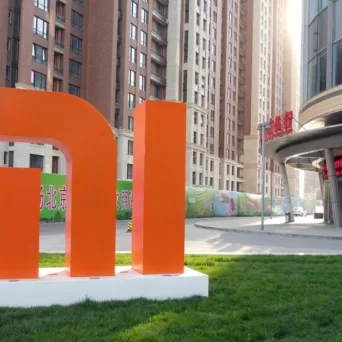 Xiaomi: Κατά 80,9% αυξήθηκαν τα προσαρμοσμένα καθαρά κέρδη της το Γ' τρίμηνο του 2025