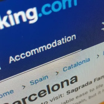 Η απάντηση της Booking προς τους ξενοδόχους με αφορμή τις προσφυγές