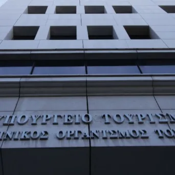 «Τουρισμός για Όλους 2026-2027»: Διευρυμένα εισοδηματικά κριτήρια, ενίσχυση οικογενειών και στήριξη του ορεινού τουρισμού