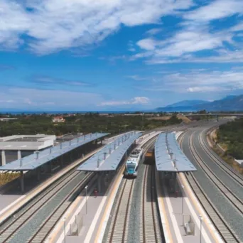 Η ναυτιλία στηρίζει τον σιδηρόδρομο: δωρεά της Ένωσης Ελλήνων Εφοπλιστών για το σύστημα γεωεντοπισμού των τρένων