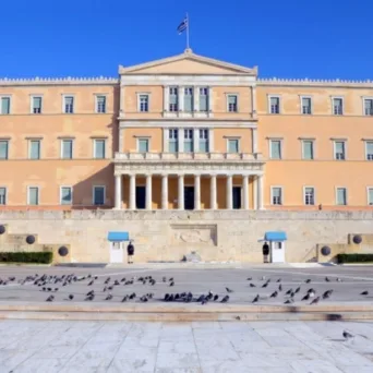 Βουλή: Κυρώνονται οι συμφωνίες με τη Chevron για τους υδρογονάνθρακες