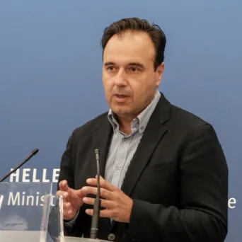 Υπερψηφίστηκε το νομοσχέδιο για την ίδρυση ελληνικού εργοστασίου τεχνητής νοημοσύνης - Οι δηλώσεις Παπαστεργίου