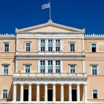 Ψηφίζεται σήμερα ο προϋπολογισμός: Οι δημοσιονομικοί και αναπτυξιακοί στόχοι