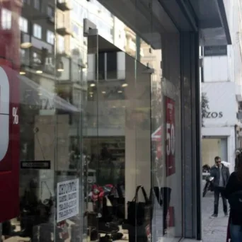 Άνοιξε η αυλαία των χειμερινών εκπτώσεων – Προσδοκίες για τζίρο πάνω από 6 δισ. ευρώ