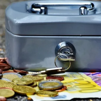 Nέος κατώτατος μισθός: Στα 920 ευρώ από σήμερα - Τα επιδόματα που επηρεάζονται - Παραδείγματα