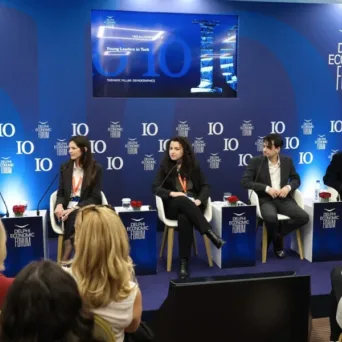 Gen Z & Τεχνολογία: Τι αναφέρουν εκπρόσωποι της νέας γενιάς για τη σχέση τεχνολογίας με επιχειρηματικότητα