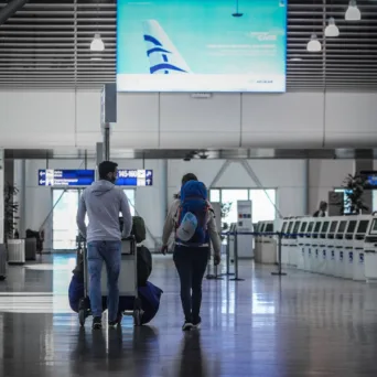 Τουρισμός:  Περίπου 5,4 εκατ. Έλληνες πολίτες πραγματοποίησαν έστω και ένα ταξίδι το 2025
