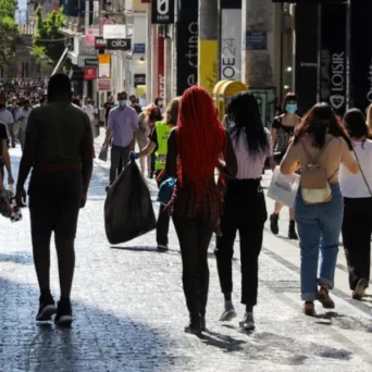 Λιανεμπόριο: Πτώση 3,7% στον τζίρο το Β΄ τρίμηνο – Ισχυρότερες πιέσεις στις μεγάλες επιχειρήσεις