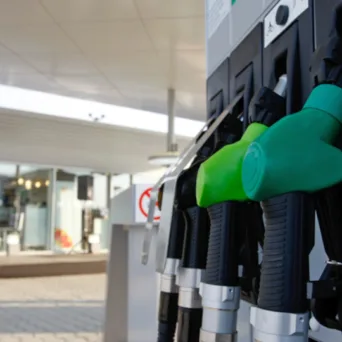 Οι πρατηριούχoι καυσίμων ζητούν μείωση των φόρων στα καύσιμα, οι οποίοι αποτελούν σημαντικό μέρος της τελικής τιμής