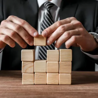 Ένα ταξίδι προς την επιτυχία για τις μικρομεσαίες επιχειρήσεις υπό την καθοδήγηση του Ευστάθιου Λιακόπουλου