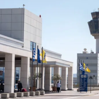 Ελληνικός τουρισμός, ΙΝΣΕΤΕ: 15,7 εκατ. διεθνείς αεροπορικές αφίξεις στο επτάμηνο – Αύξηση 3,2% τον Ιούλιο