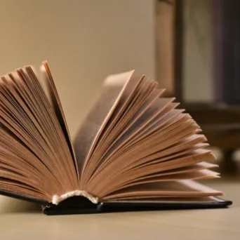 Ο Ζήνωνας Ζαμπακίδης εξηγεί οικονομικές έννοιες ώστε να κατανοούμε περισσότερο τις ειδήσεις