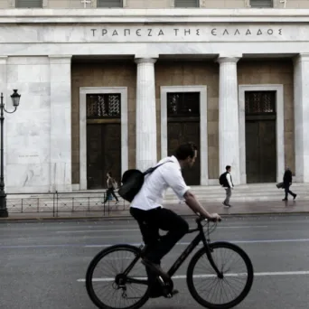 Η κρίση εμπιστοσύνης προς τις χώρες είναι ένα παγκόσμιο φαινόμενο - Αβεβαιότητα για τις εθνικές οικονομίες, απαισιόδοξοι οι Έλληνες