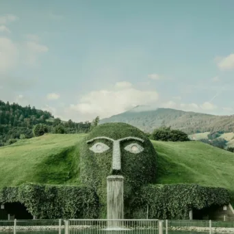 Swarovski Kristallwelten: Μια κρυστάλλινη εμπειρία τέχνης μέσα στη φύση