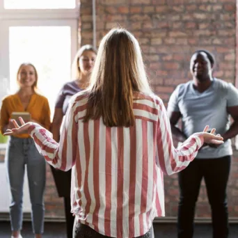 Η πλάνη της ταχύτητας: Γιατί η αποφασιστικότητα δεν είναι πάντα αρετή