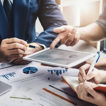 Οι δομικές προκλήσεις στις ελληνικές ΜμΕ, το οικονομικό κλίμα και η ποιοτική εργασία