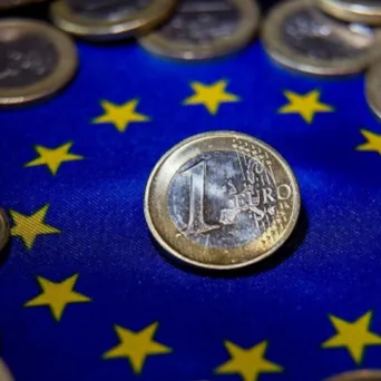 ΕΚΤ: Στo 2% τα επιτόκια έως το 2027, εκτιμούν οι αναλυτές