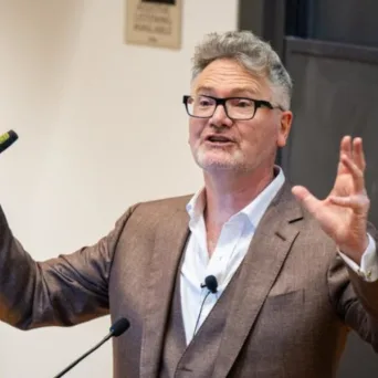 «Πολιτική Οικονομία μιας κατάρρευσης», του Adam Tooze: Ένα βραβευμένο θρίλερ οικονομικής και πολιτικής ιστορίας