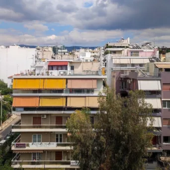 ΤτΕ: Ποιες οι 3 κύριες αιτίες της στεγαστικής κρίσης - Δέσμη παρεμβάσεων του Ευρωπαϊκού Κοινοβουλίου