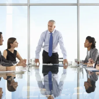 Οι CEOs αλλάζουν στρατηγική: Από την αβεβαιότητα στην έξυπνη προσαρμογή