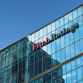 ​Fitch για ΤΙΤΑΝ: Αναβαθμίζει σε «θετικό» το outlook - ισχυρό το χρηματοοικονομικό προφίλ του Ομίλου