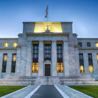 Γιατί μείωσε τα επιτόκια η Fed κατά 0,25% - τα επόμενα βήματα