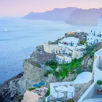 Γιατί παραμένει κορυφαία η τουριστική εμπειρία στη χώρα μας... και τι αγοράζουν οι επισκέπτες