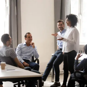 Η σιωπηλή απαξίωση των διευθυντικών στελεχών άνω των 45 ετών στην ελληνική αγορά εργασίας