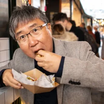 Κι όμως, η οικονομία μπορεί να είναι ενδιαφέρουσα και νόστιμη αντί για βαρετή, άνοστη και... δύσπεπτη