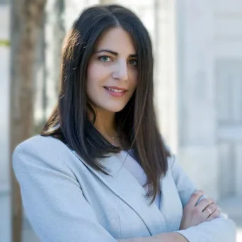 Χρυσάνθη Βαλιανάτου, Country Manager της Flip.gr: «Δεν προσπαθώ να παίξω κάποιο ρόλο, και αυτό τελικά κερδίζει τον σεβασμό και την εμπιστοσύνη των ανθρώπων»