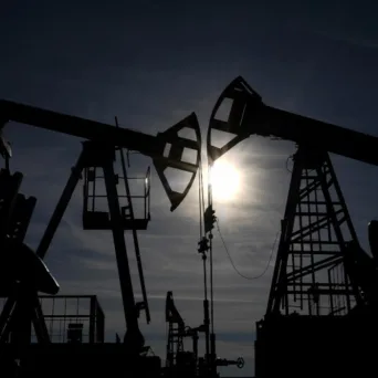 ΟΠΕΚ+: Διατηρεί αμετάβλητα τα επίπεδα παραγωγής πετρελαίου για το πρώτο τρίμηνο του 2026