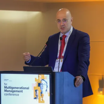 Άρης Αλεξόπουλος (ΟΟΣΑ): «Κίνδυνος 15% συρρίκνωσης του ελληνικού ΑΕΠ έως το 2050, εφόσον συνεχιστεί η υποχώρηση του παραγωγικού δυναμικού»