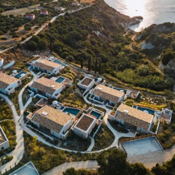 Η SWOT Hospitality ξεκινά συνεργασία με το Eliamos Villas Hotel & Spa στην Κεφαλονιά - Αναλαμβάνει τη διαχείρισή του