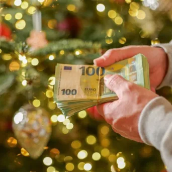 Νωρίτερα θα καταβληθεί φέτος το Δώρο Χριστουγέννων - Πώς υπολογίζεται και ποιοι θα πάρουν περισσότερα