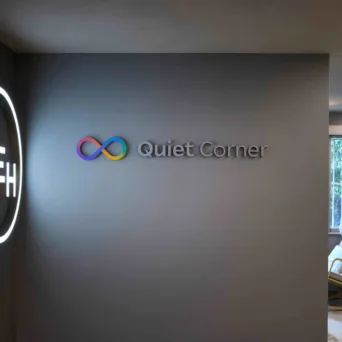 Νέα υπηρεσία Quiet Hour στα καταστήματα ΔΕΗ για νευροδιαφορετικά άτομα