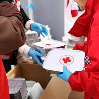 Η Coca-Cola και ο Ελληνικός Ερυθρός Σταυρός υποστηρίζουν συνεργατικά ευάλωτες κοινωνικές ομάδες σε όλη την Ελλάδα