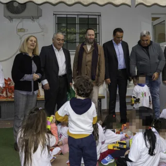 Το Επαγγελματικό Επιμελητήριο Αθηνών έδωσε το παρών σε κοινωνικές δομές, μεταφέροντας το χριστουγεννιάτικο μήνυμα της αλληλεγγύης