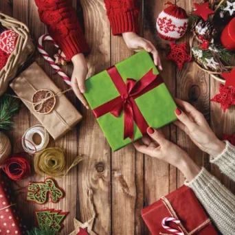 Εορταστικά δώρα: Πιο προσεκτικές αγορές και μέγιστη καταναλωτική εμπειρία - σύμμαχος η τεχνολογία