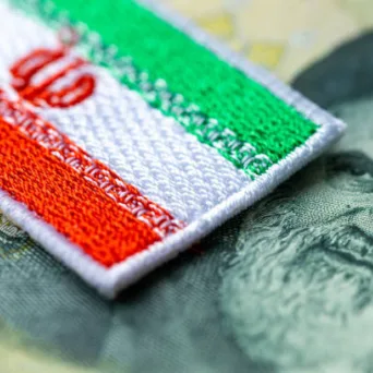 Ιράν: Οι αθρόες εθνικοποιήσεις επιχειρήσεων, η ισλαμοποίηση της οικονομίας & οι βαθιές κοινωνικές ανισότητες